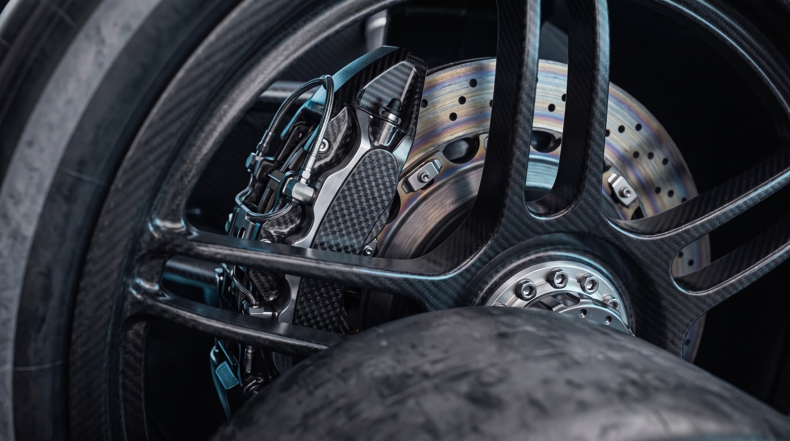 AERØN carbon brake and wheel assembly